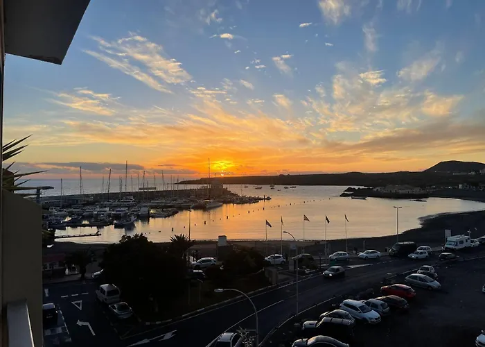 Small Rooftop, Ocean View 別荘 アロナ