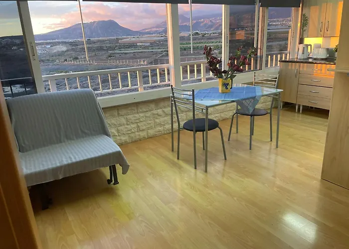 Small Rooftop, Ocean View * アロナ